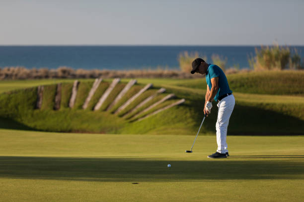istock Golf player shoting ball - Links Golf 1092855146