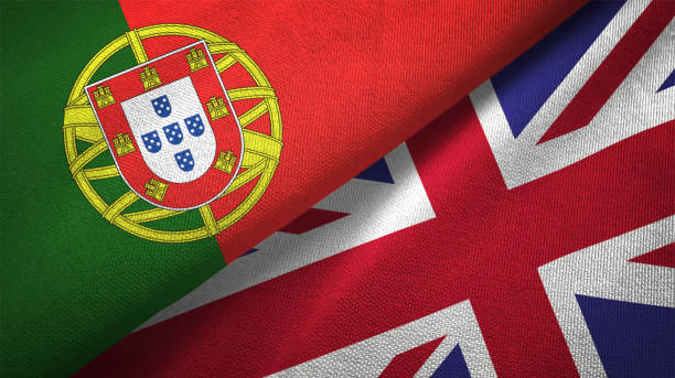 royaume-uni et portugal deux drapeaux realations ensemble textile tissu tissu texture - portuguese culture portugal flag coat of arms photos et images de collection