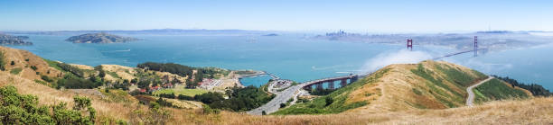 vista panoramica della baia di san francisco, golden gate bridge, angel island e il financial district, california - marin county foto e immagini stock