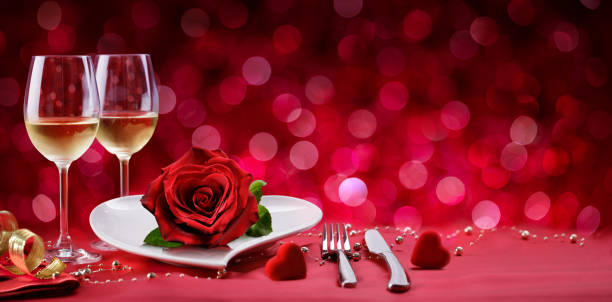 romantic dinner - table setting for valentine’s day - restaurant wine table table for two imagens e fotografias de stock