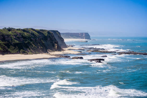 istock Cliffs on the Pacific Ocean coastline near Half Moon Bay, California 1092877494