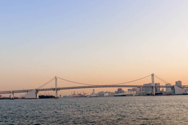 istock Sunset at rainbow bridge at sumida river viewpoint in tokyo 1092975440