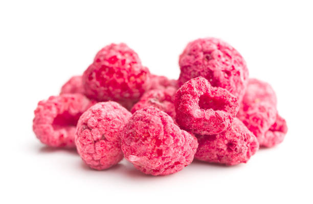 凍結乾燥ラズベリー - dry strawberry dried food fruit ストックフォトと画像
