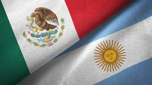 argentyna i meksyk dwie flagi razem tekstylny tkaniny tekstury tkaniny - argentina mexico zdjęcia i obrazy z banku zdjęć