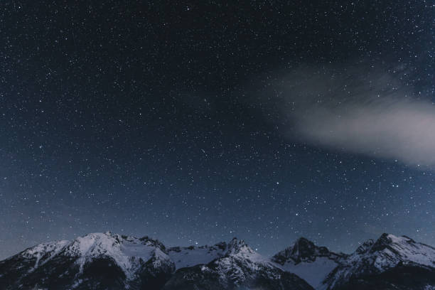夜の星空、スイス アルプス - cloudscape cloud sky frost ストックフォトと画像