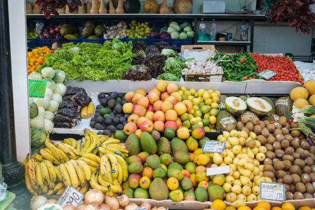 frutas e produtos hortícolas a comida do mercado municipal mercado nossa senhora de áfrica la recova (espanhol: mercado de nuestra señora de áfrica) - our lady of africa - fotografias e filmes do acervo