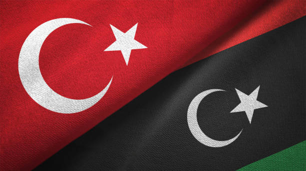 リビア、トルコの 2 つのフラグ一緒に繊維布の生地テクスチャ - libyan flag ストックフォトと画像
