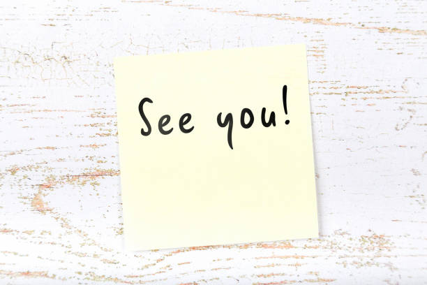 istock Yellow sticky note on wooden desk with handwritten message 1093227624
