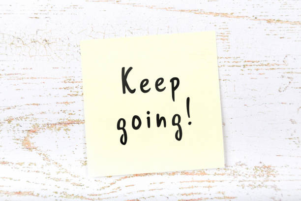 istock Yellow sticky note on wooden desk with handwritten message 1093227860
