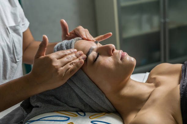 istock Crop master massaging face of woman 1093262636