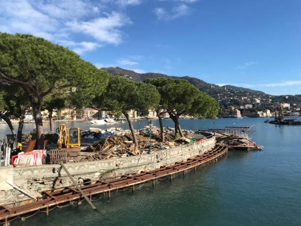yachts destroyed by storm hurrican in rapallo, italy - hurrican imagens e fotografias de stock