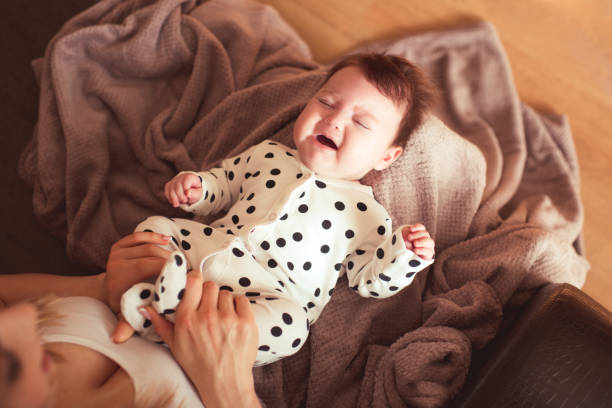 baby with mother - colic imagens e fotografias de stock
