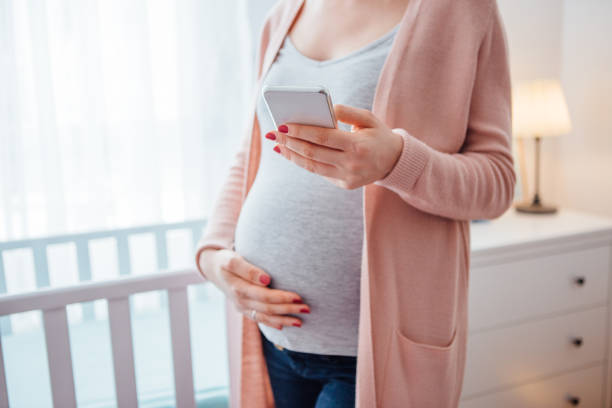 wszystko gotowe na nowo narodzone dziecko - window human pregnancy home interior women zdjęcia i obrazy z banku zdjęć