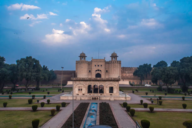 The Lahore Fort, is a citadel in the city of Lahore, Punjab, Pakistan. The Lahore Fort, is a citadel in the city of Lahore, Punjab, Pakistan. The fortress is located at the northern end of walled city Lahore, and spreads over an area greater than 20 hectares. It contains 21 notable monuments, some of which date to the era of Emperor Akbar. lahore pakistan photos stock pictures, royalty-free photos & images