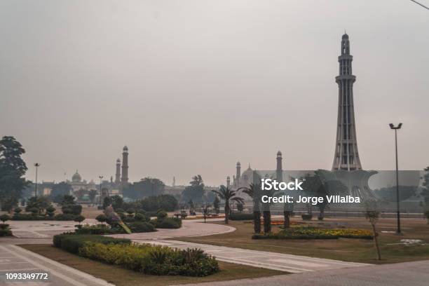 The Tower Of Minarepakistan Urdu مینارِ پاکستان Stock Photo - Download Image Now