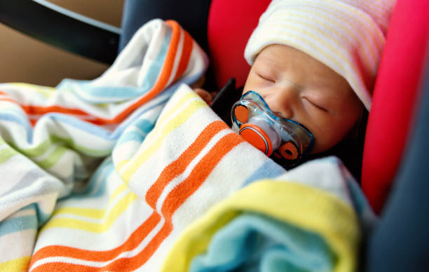 newborn baby boy in a car seat - baby blanket imagens e fotografias de stock