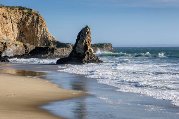 istock Ocean Waves Crashing on Rocky California Coast Beach 1093365102