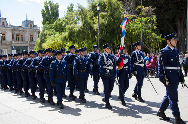 parade des forces militaires chilienne à punta arenas - air force uniform armed forces military photos et images de collection