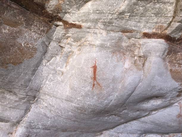 arte bosquimano dibujos cederberg warroir - cave painting rock africa bushmen fotografías e imágenes de stock