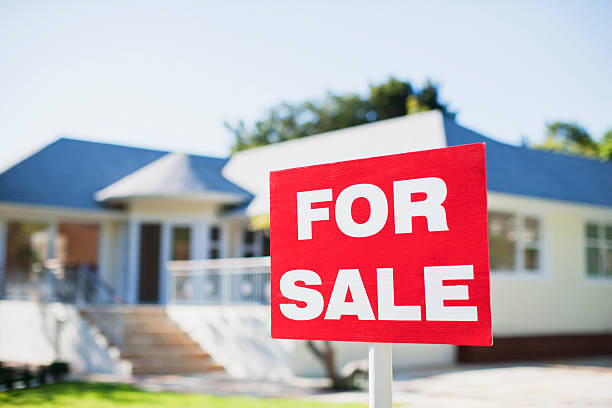 For sale sign in yard of house  for sale sign photos stock pictures, royalty-free photos & images