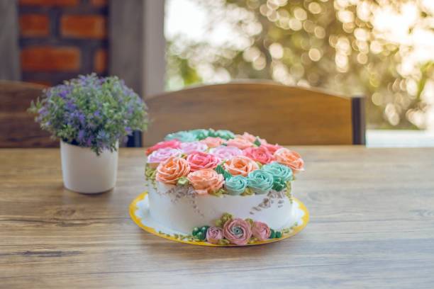 istock A beautiful Happy Birthday cake 1093514956