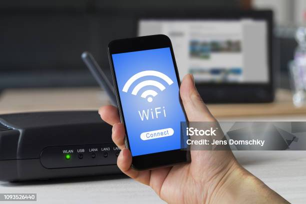 Wlan Handy Zu Hause Wlan Stockfoto und mehr Bilder von Router - Router, Drahtlose Technologie, Smartphone