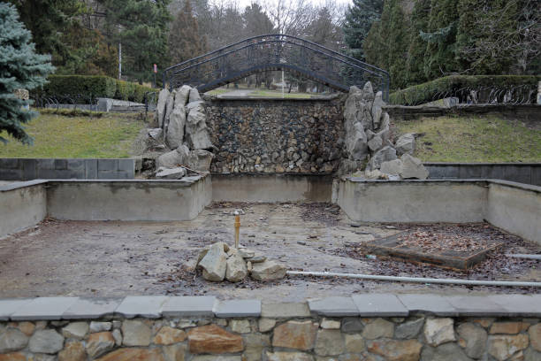 istock Abandoned fountain in the park 1093532982