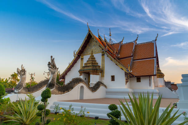 wat phumin ist ein berühmter tempel in der provinz nan, thailand. - wat phumin stock-fotos und bilder