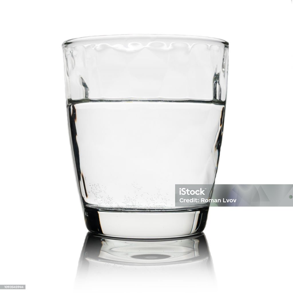 Glas mit Trinkwasser isoliert auf weiss - Lizenzfrei Wasser Stock-Foto