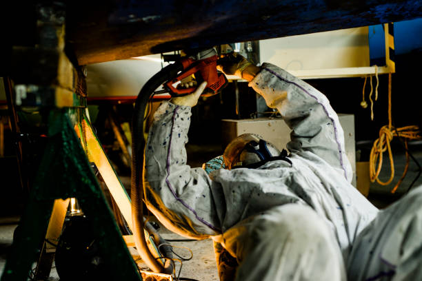 istock Man using grinding machine, maintenance of sailing yacht in boathouse 1093586188