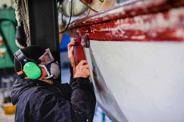 istock Man using grinding machine, maintenance of sailing yacht in boathouse 1093591210