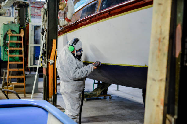 istock Man using grinding machine, maintenance of sailing yacht in boathouse 1093593186