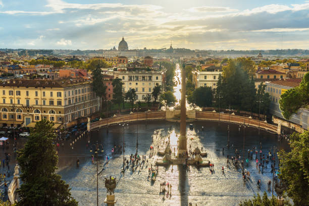 blick auf piazza del popolo aus terrazza del pincio. rom. italien - blue rain rome italy stock-fotos und bilder