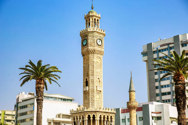 smirne, torre storica dell'orologio e moschea konak - izmir turkey konak clock tower foto e immagini stock