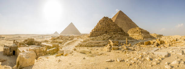 great pyramid of giza - egypt - pyramid of mycerinus imagens e fotografias de stock