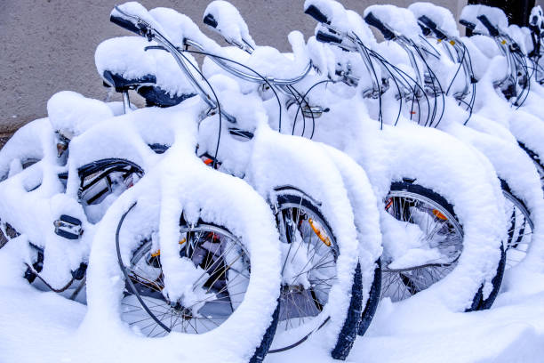 istock bike in winter 1093628576