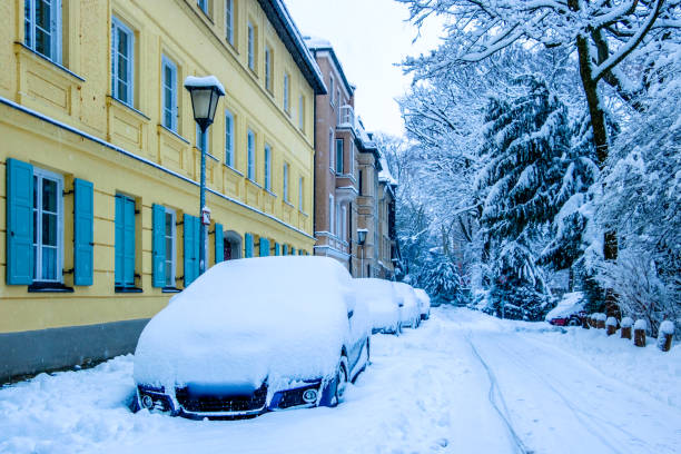 istock cars in winter 1093631596