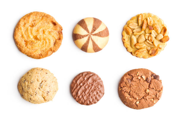 différents types de cookies sucrés isolés sur fond blanc. - isolated on white baked bakery biscuit photos et images de collection