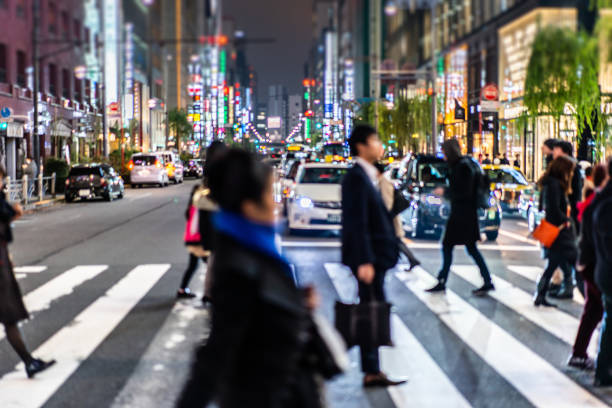 銀座、東京、日本の都市の夜景 - car driving transportation tokyo prefecture ストックフォトと画像