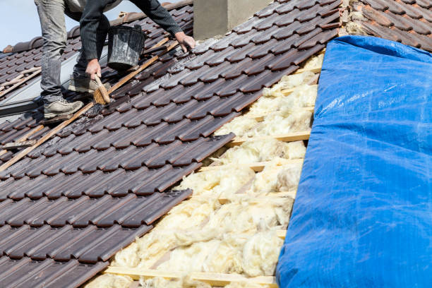 istock a roofer laying tile on the roof 1093639504