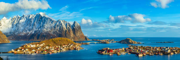 lofoten landschaft, norwegen - austvagoy stock-fotos und bilder