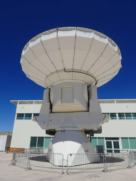 observatório de alma no deserto de atacama, chile - central de energia solar - fotografias e filmes do acervo