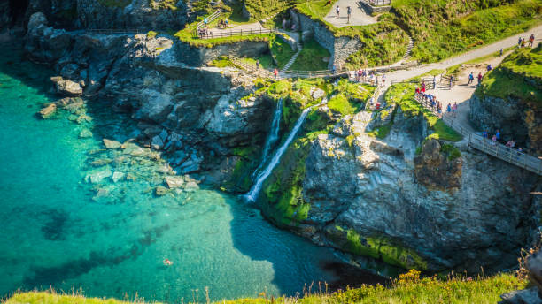 コーンウォール、イギリスのティンタジェル湾の水の秋 - beach atlantic ocean cornwall england sea ストックフォトと画像