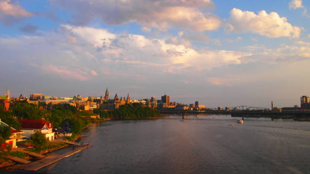 istock Silhouette of downtown Ottawa (photo13) 1093717842