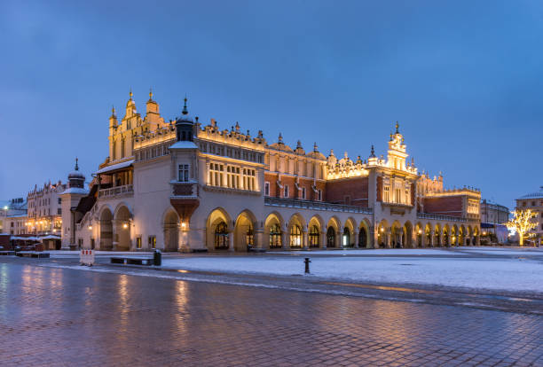 istock Krakow, Poland, Cloth Hall (sukiennice) on Main Market Square (Rynek Glowny) winter night 1093725816