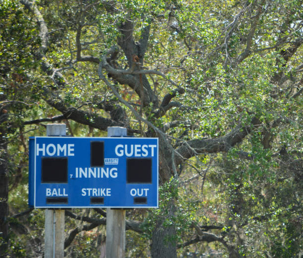 baseball outfield score board, in largo, florida - baseball pitcher small sports league imagens e fotografias de stock