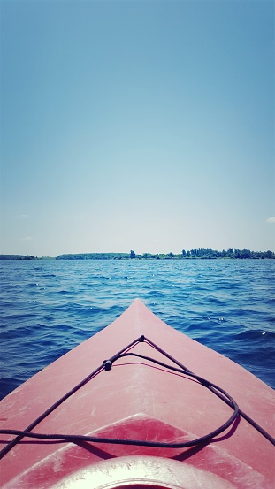 En Kayak sur le fleuve (Foto 1) photo
