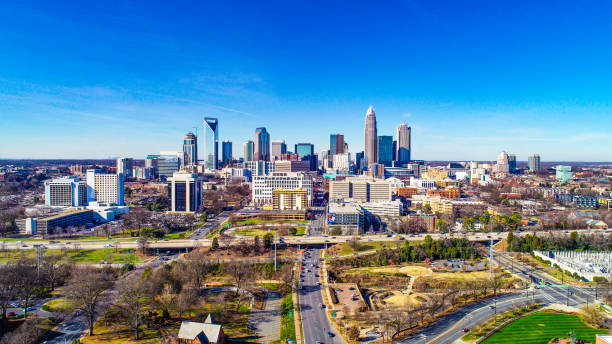 charlotte north carolina nc skyline - universidade da carolina do norte em charlotte imagens e fotografias de stock