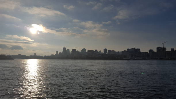 istock The silhouette of Montreal (photo6) 1093799838