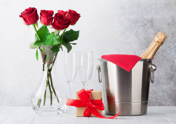 istock Valentine's day greeting card with champagne 1093867286